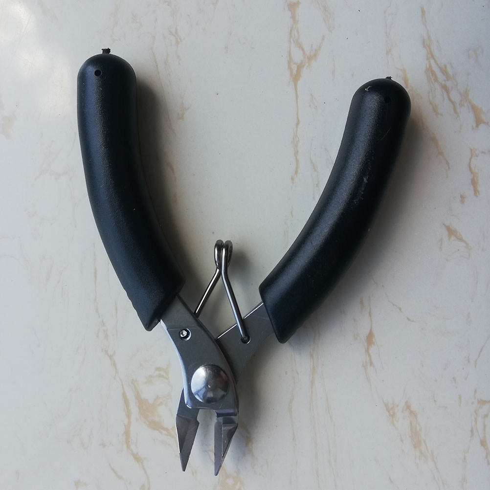Badminton Vs Tennis - Ergonomic Diagonal Pliers for Tennis Badminton
